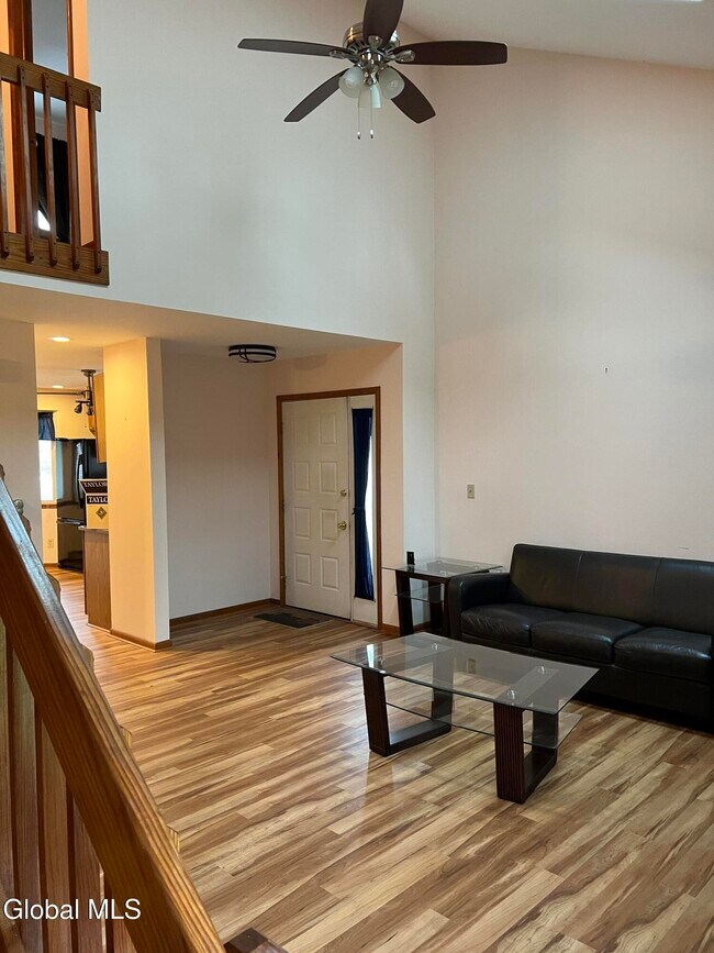 Foto del edificio - 43 Green Meadow Dr