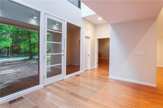 Building Photo - 3749 Elder Rd S