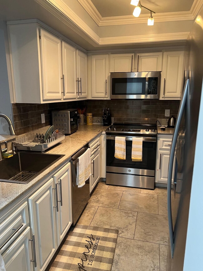 Building Photo - 14849 Cumberland Dr