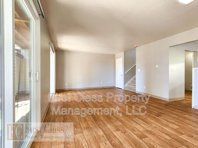 Building Photo - 8500 SW CANYON DR