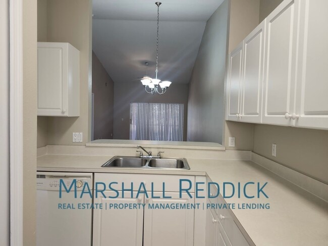 Foto del edificio - Super cute 2 bedroom 2 bath close to pine ...