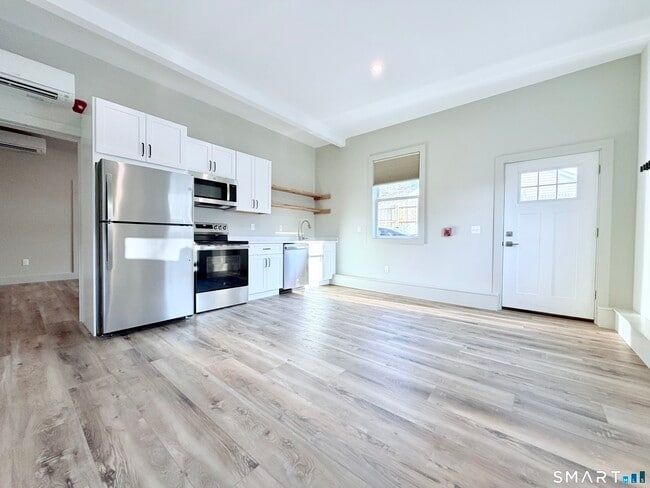 Building Photo - 29 E Main St