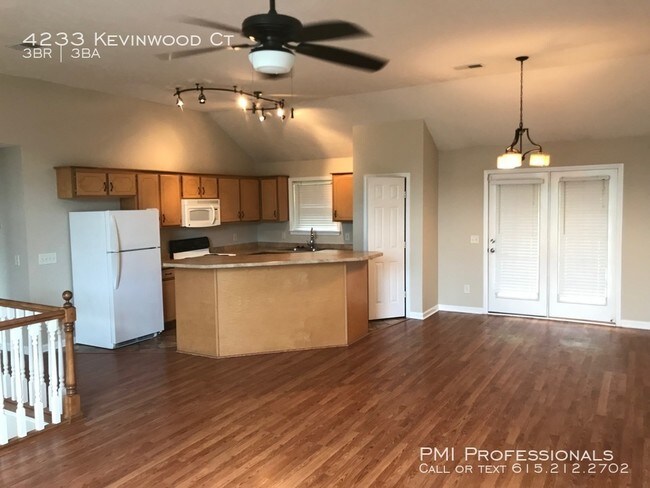 Foto del edificio - 3 bedroom 3 bath with 2 Masters!