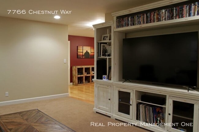 Building Photo - 7766 Chestnut Way
