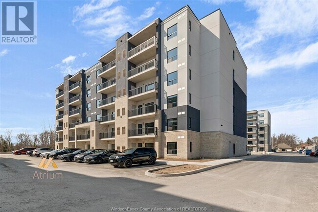 Building Photo - 3320 Stella Crescent