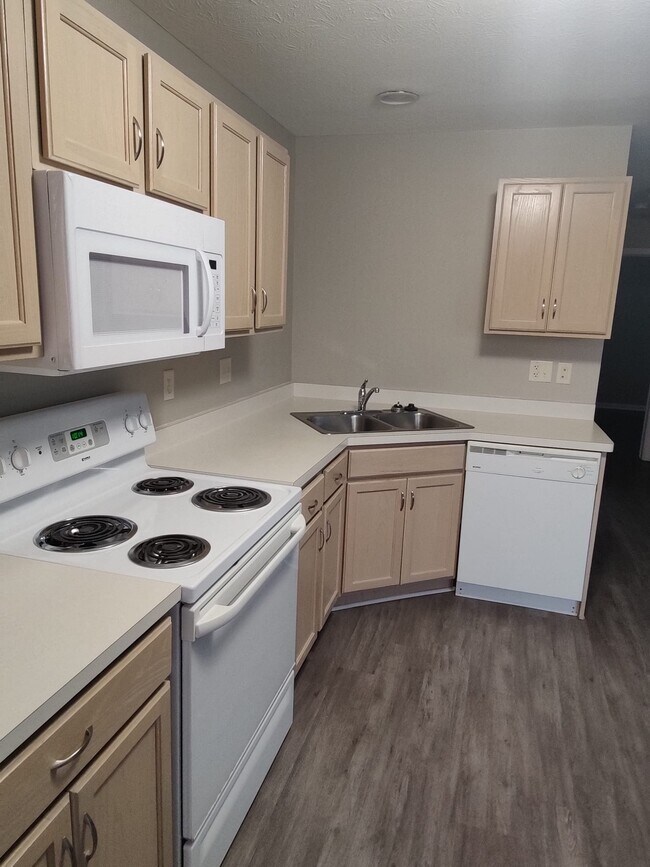 Building Photo - 1806 Park Creek Ln