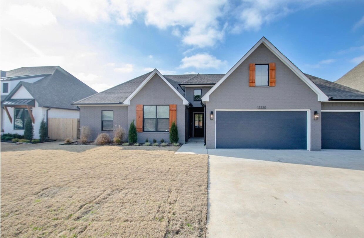 Foto principal - Gorgeous New Construction 4 Bedroom Home I...