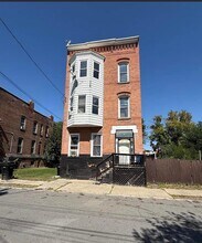 Building Photo - 32 Douw St