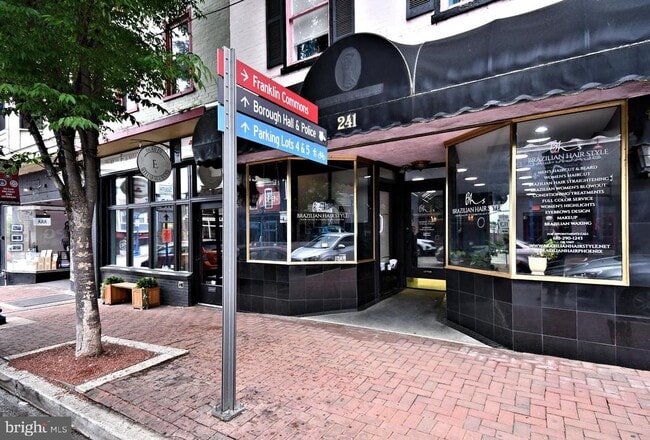Building Photo - 241 Bridge St