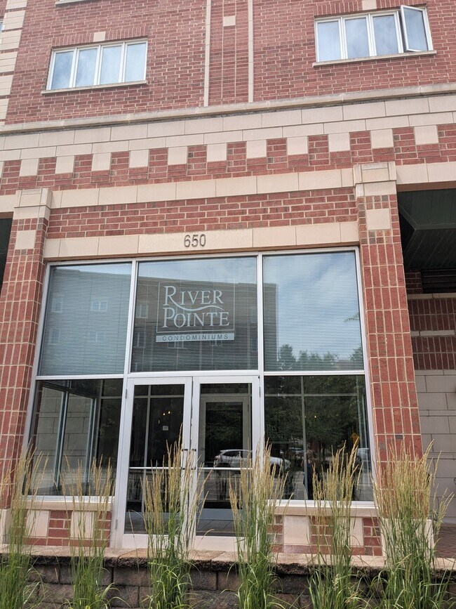 Foto del edificio - 650 S River Rd