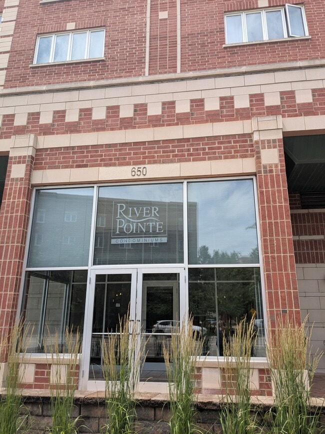Building Photo - 650 S River Rd