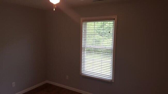 Foto del edificio - 180 Wild Rose Ln
