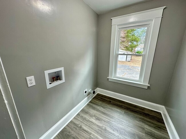 Building Photo - 3 Bedroom 2 Bathroom Home Located in Kenbridge, VA