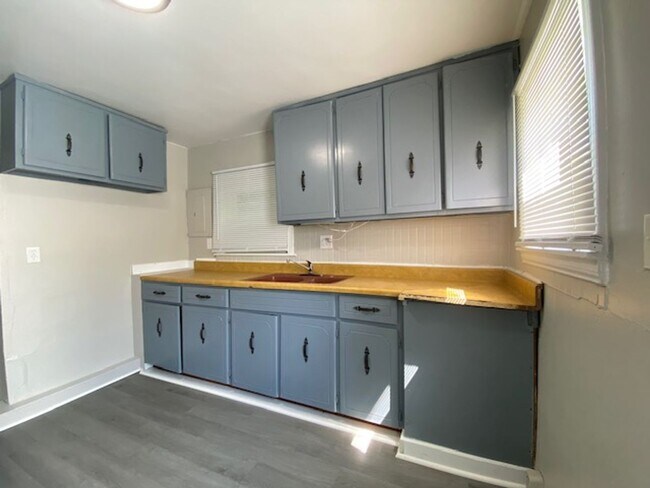 Foto del edificio - Two bedroom one bathroom single home in Sp...