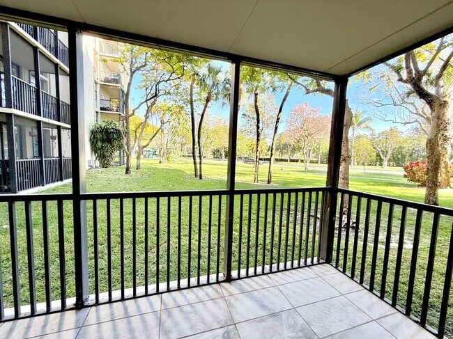 Foto del edificio - 3301 N Country Club Dr