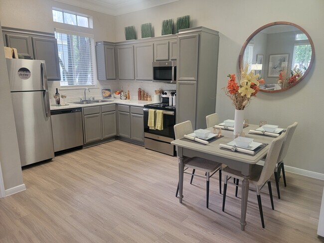 Spacious 1BR,1 BA-663 SF @ Mallard Creek Kingwood - Mallard Creek