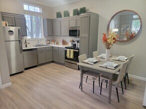 Spacious 1BR,1 BA-663 SF @ Mallard Creek Kingwood - Mallard Creek