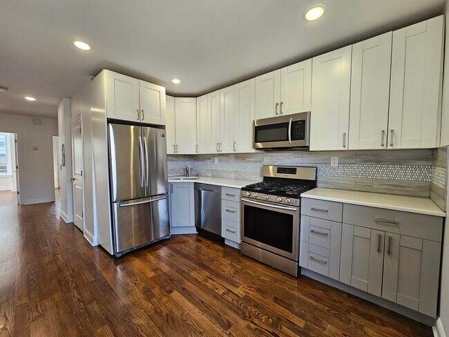 Building Photo - 438 63rd St