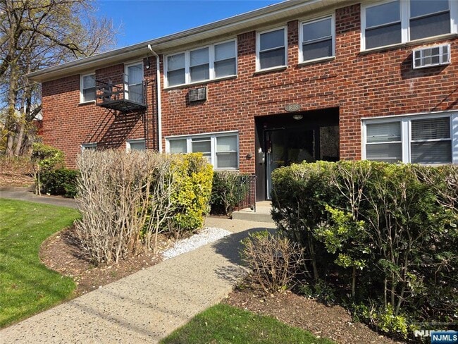 Foto del edificio - 1628 Valley 2A Vly