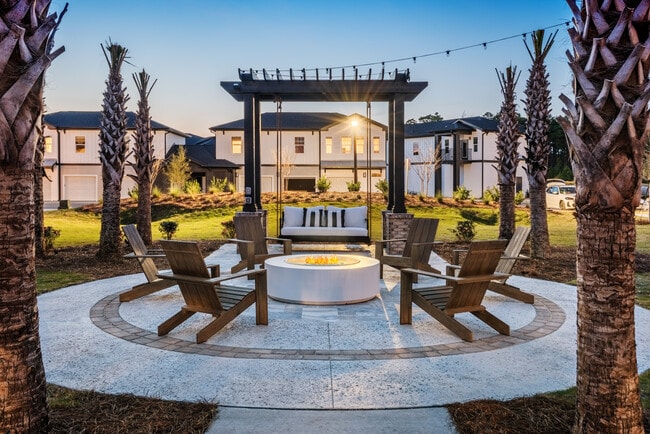 Building Photo - Lively Grande Dunes