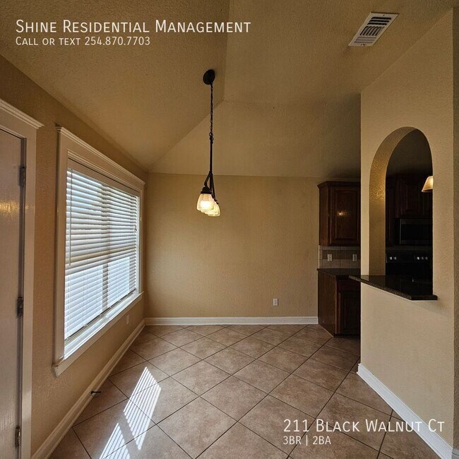 Foto del edificio - 211 Black Walnut Ct