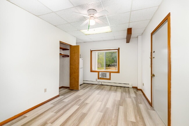 Building Photo - Efficiency Rental Available Immediately! $...
