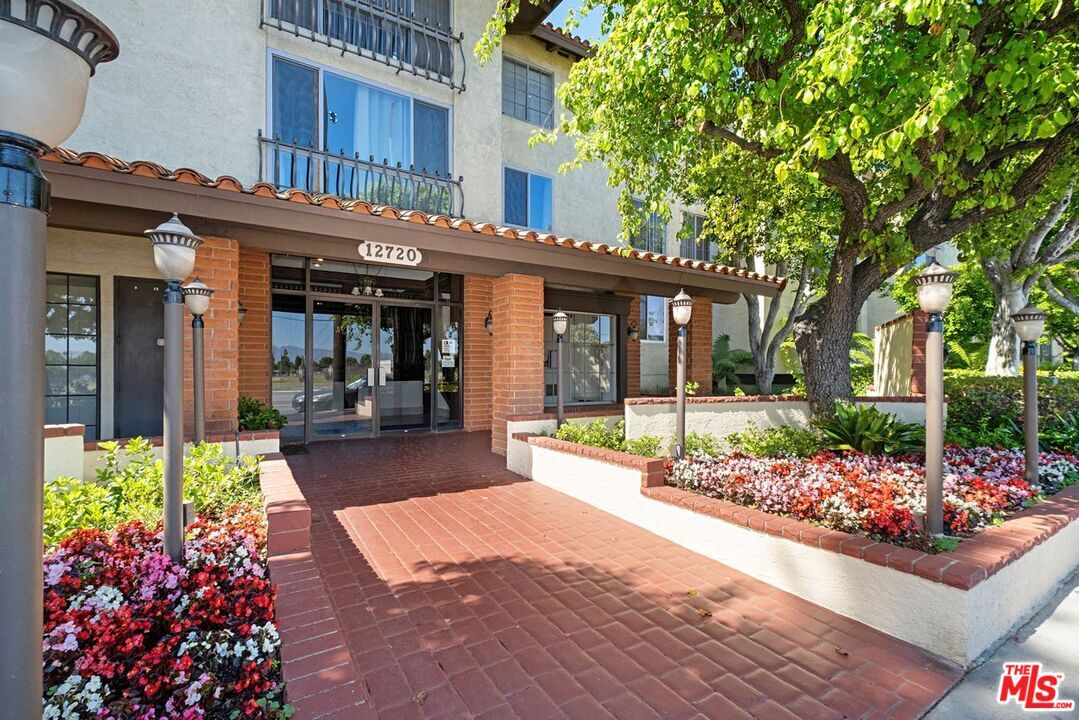 Primary Photo - 12720 Burbank Blvd