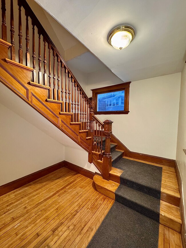 Building Photo - 24 Chapman St