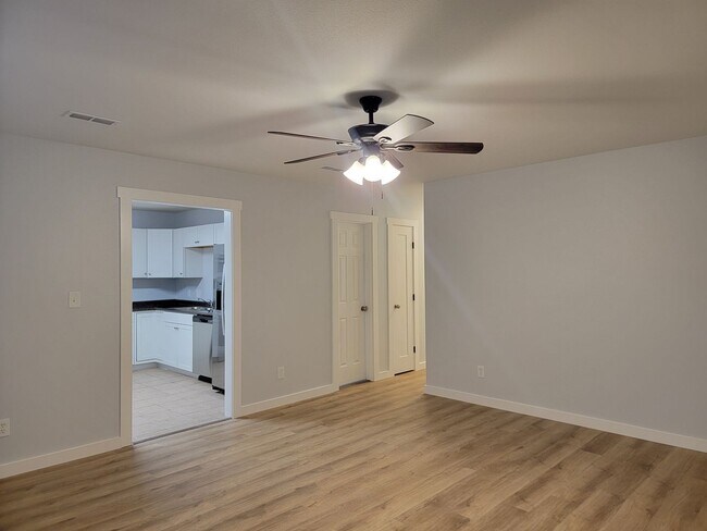 Foto del edificio - Three bedroom duplex!