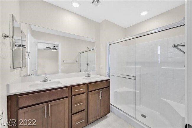 Foto del edificio - 372 Rosefinch St