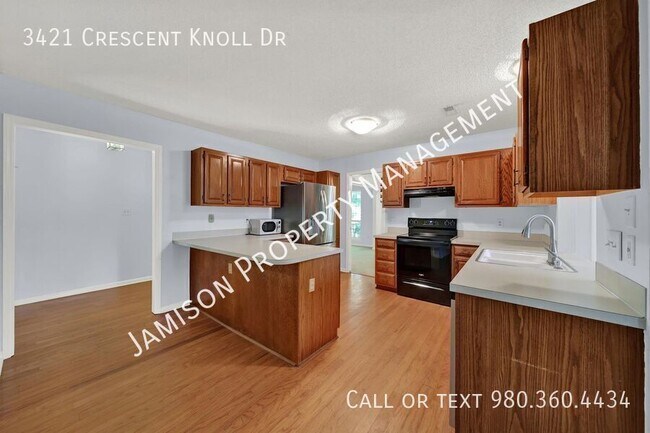 Building Photo - 3421 Crescent Knoll Dr