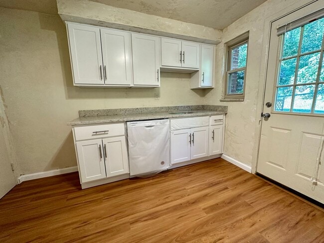 Gorgeous Three Bedroom Duplex in Castle Sh... - Gorgeous Three Bedroom Duplex in Castle Sh... Townhome