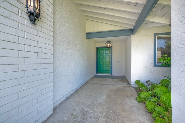 Building Photo - 822 Santa Inez