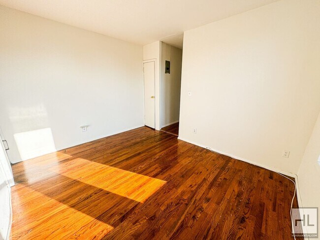 Foto del edificio - 14th St