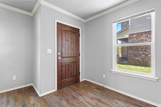 Building Photo - Santa Maria Ln Duplex