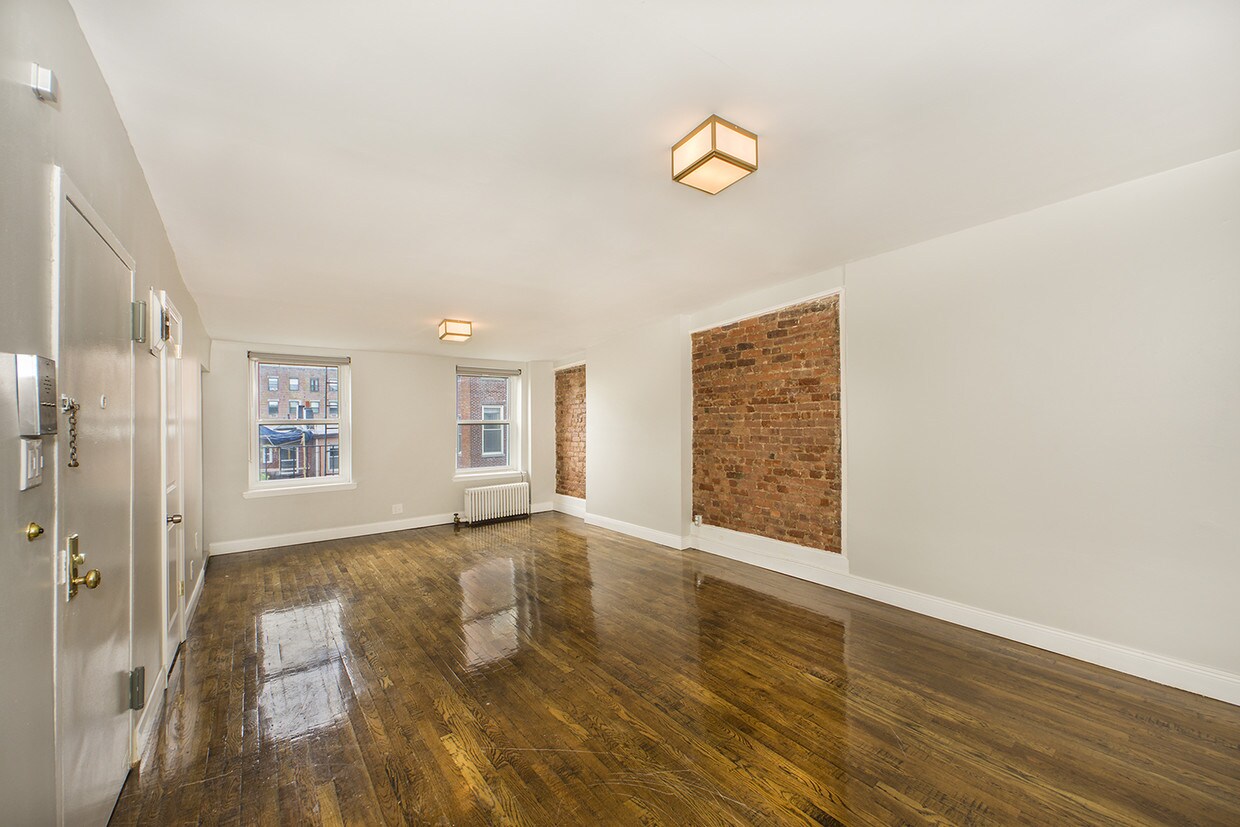 Primary Photo - 52 Cheever Pl
