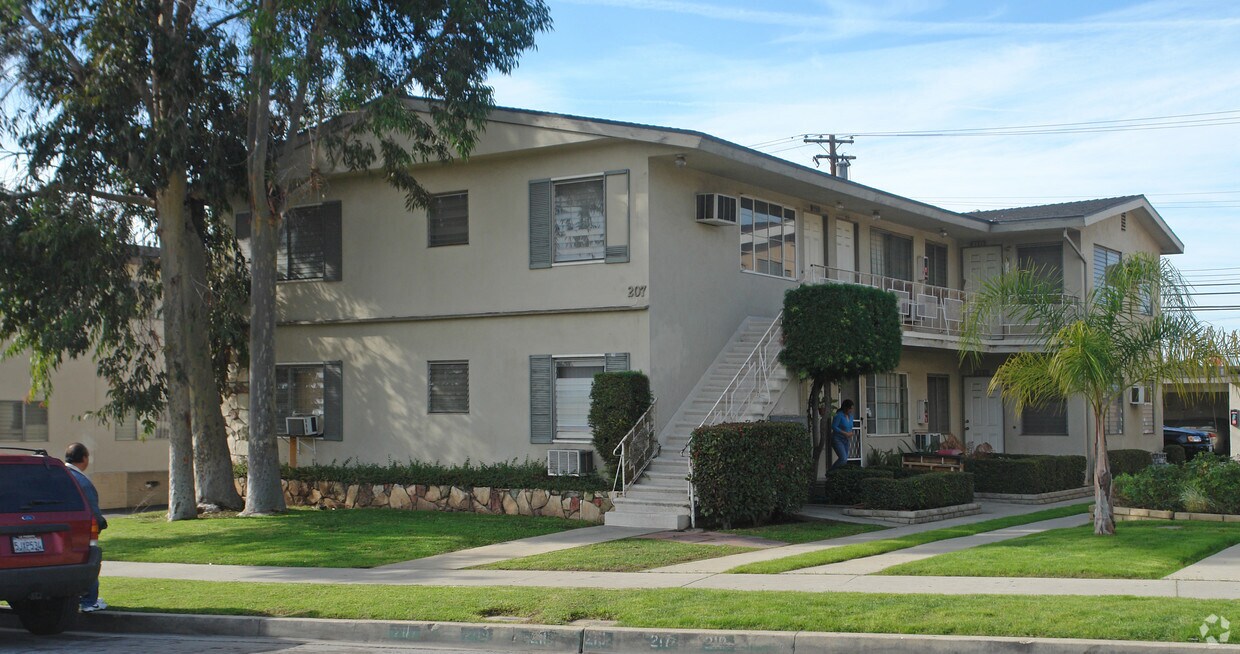Primary Photo - 207-211 1/2 N Grandview Ave
