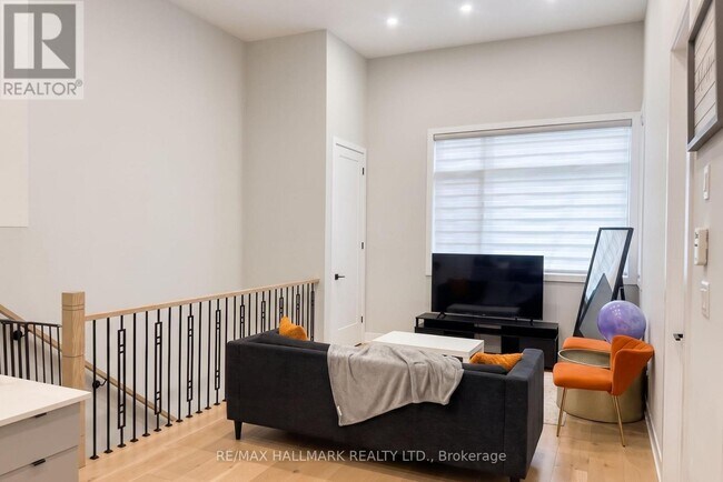 Building Photo - 5 Norbury Crescent