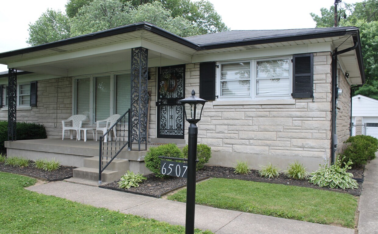 Foto principal - 6507 Sky Blue Ave