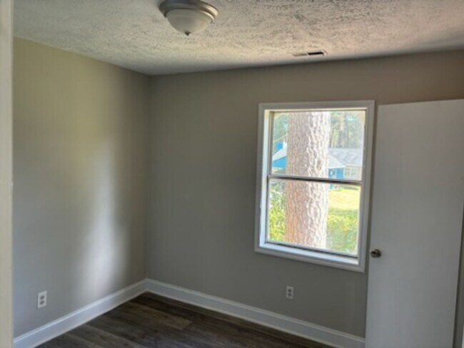 Foto del edificio - 6460 Wilson Ave