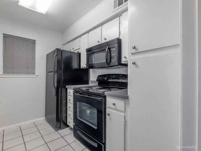 Foto del edificio - 4643 Wild Indigo St