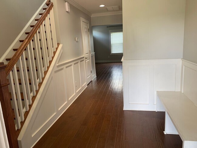Building Photo - Well Maintained 3 Bedroom Home in The Pres...