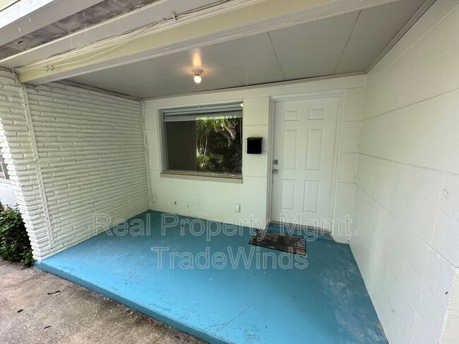 Building Photo - 1211 N Osceola Ave
