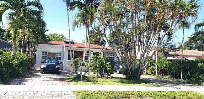 Foto del edificio - 2835 Plunkett St