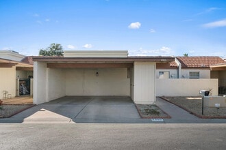 Building Photo - 2355 W Voltaire Ave