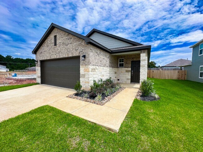 Foto del edificio - Brand New Modern 3-Bedroom Home with Upgra...