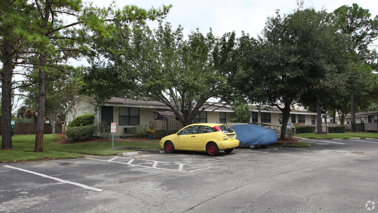 Moultrie Apartaments - Moultrie Apartments