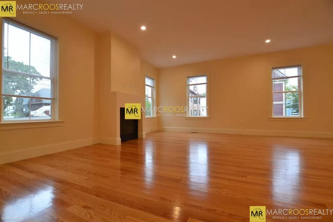 Building Photo - 7B Sparhawk St