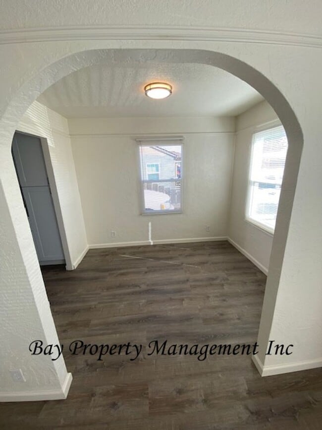 Building Photo - SECO12