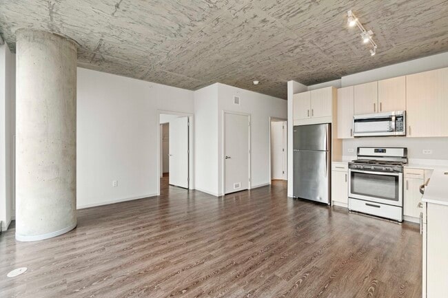 Photo - 635 S Clark St Apartment